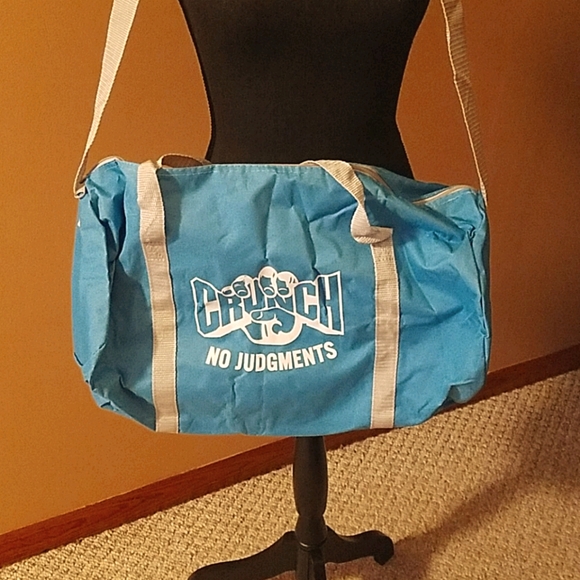 Crunch T-shirt and Gym Bag - Picture 7 of 10